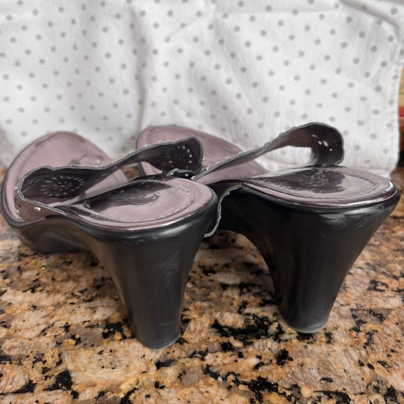 Pewter wedge sandals with silver studs - Picture 3 of 3